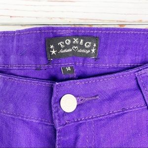 Purple zippered ankle mid rise skinny jean